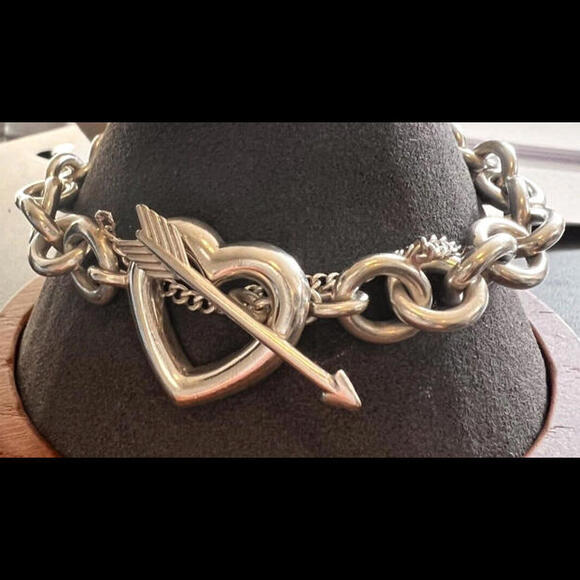 Tiffany Sterling Silver Heart and Arrow Cable Bracelet: 7.5-Inch Romance - Picture 5 of 7